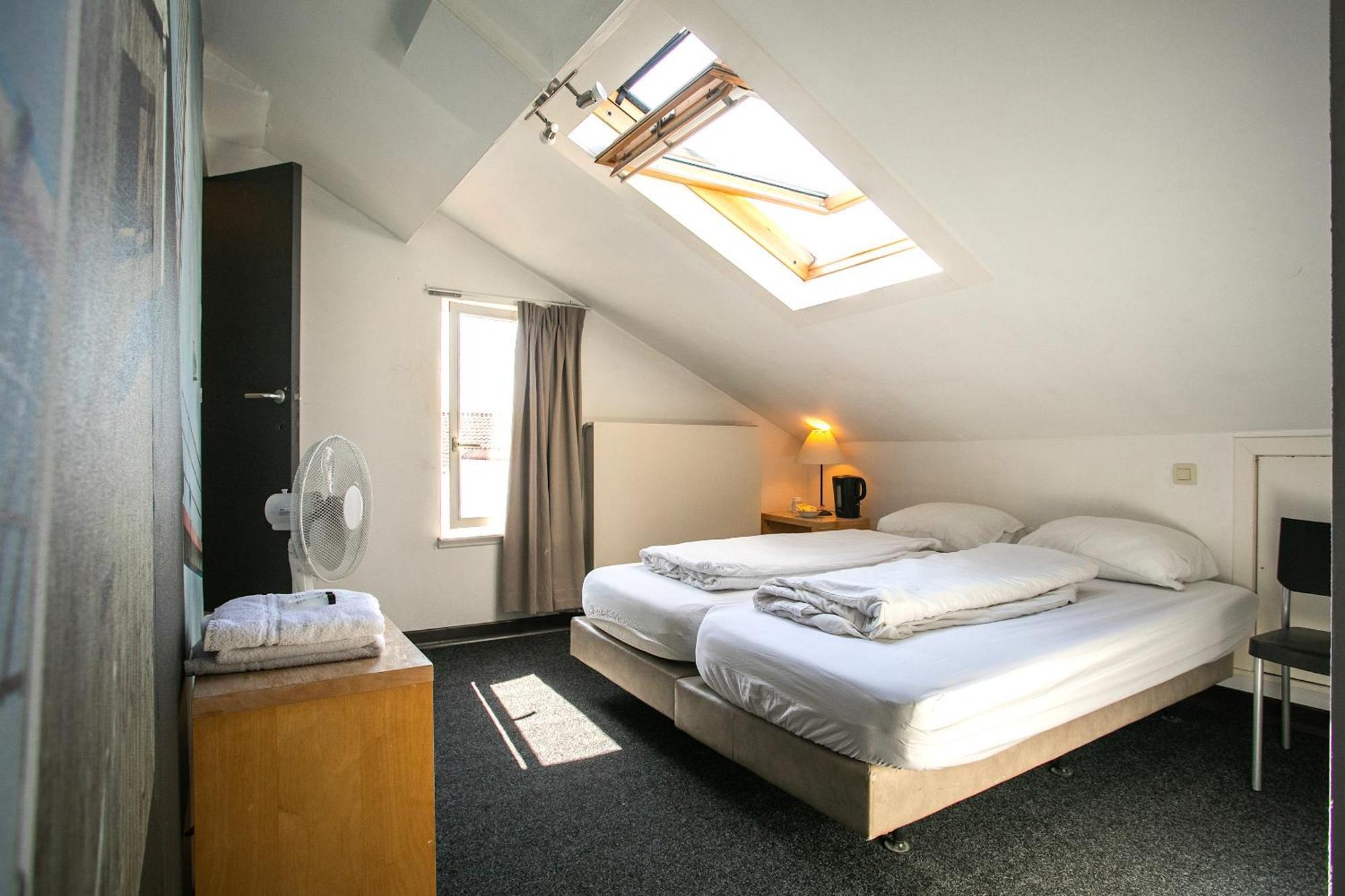 St Christopher'S Inn Hostel At The Bauhaus Bruges Room photo